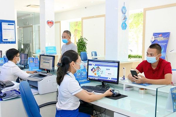 Bạn cần đến điểm giao dịch để làm lại sim