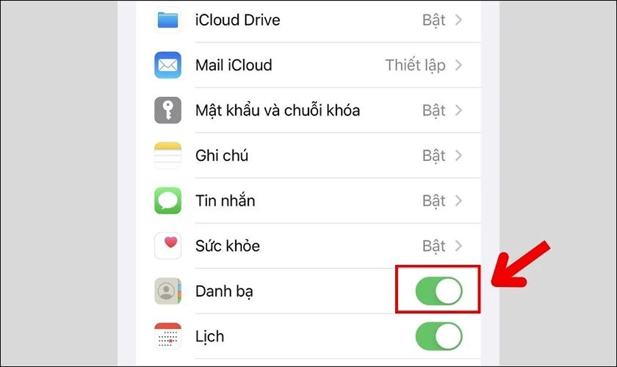 Bật nút gạt hiển thị màu xanh để cho phép Danh bạ đồng bộ với iCloud